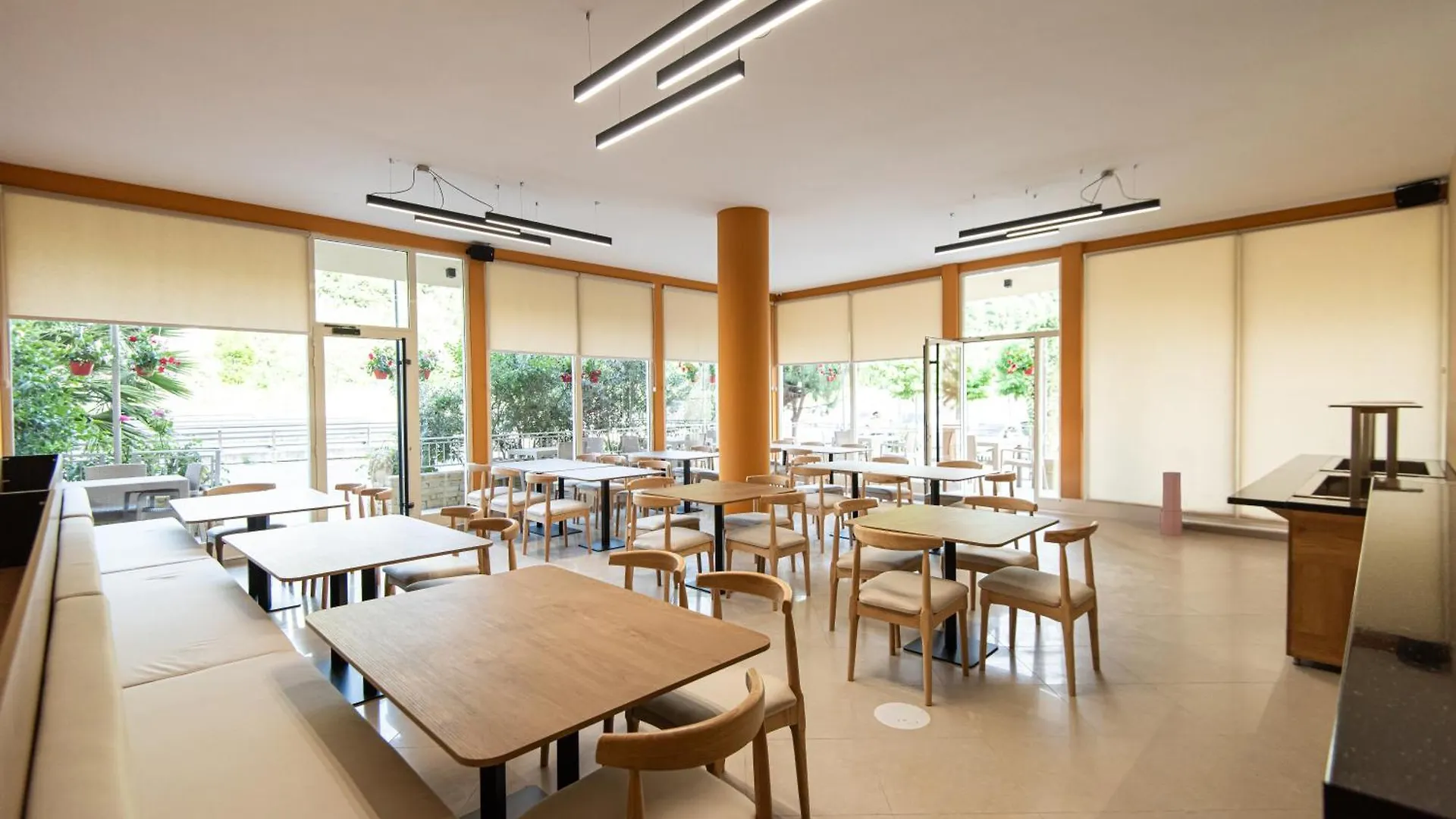 Aparthotel Eda Durrës 3*,  Albania